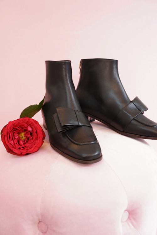 [부티크헤르원] Sweet Lily  square toe ribbon boots 스윗릴리 스퀘어토 리본 앵클 부츠 _ 21FW_